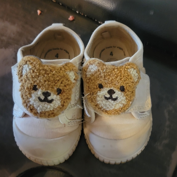 Tan baby bear tennis shoes. Velcro. Size 4 / fits 5s too! - Picture 2 of 3